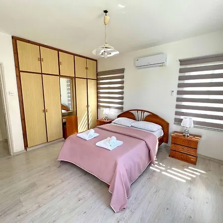 Kasgar 2 Bed Sea View In Kyrenia By Holidaykeys アパート キレニア